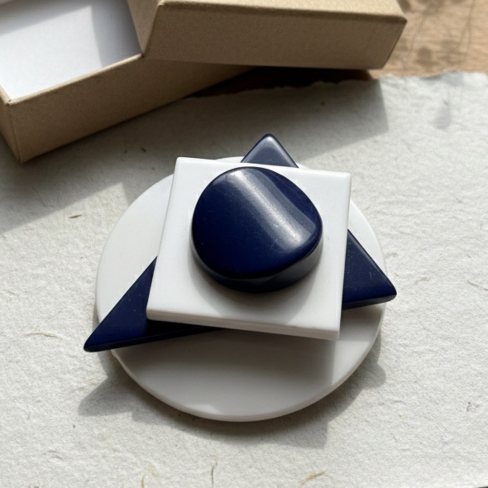 VTG 80s Geometric Layered Plastic Brooch